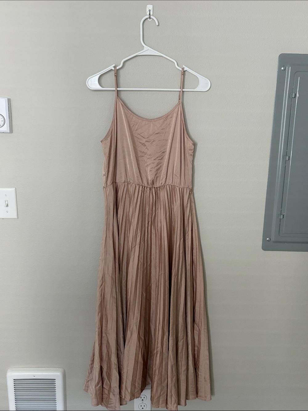 Women's Sleeveless Pleated Maxi Dress - Nude